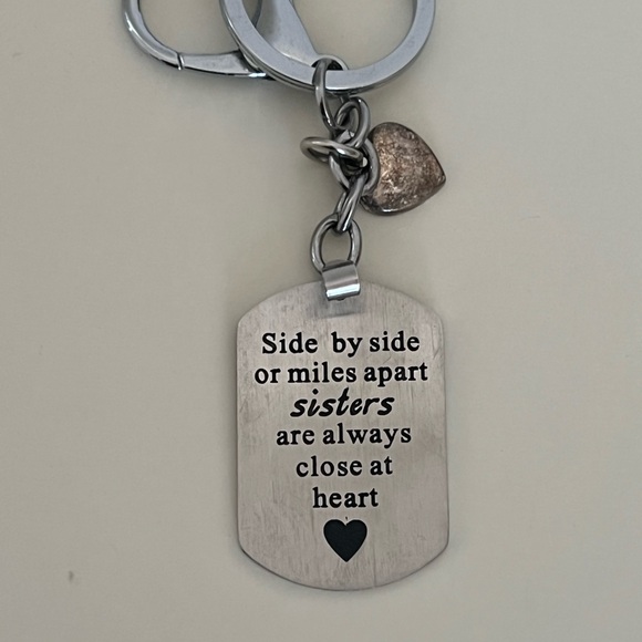 Sisters Keychain - Picture 3 of 5
